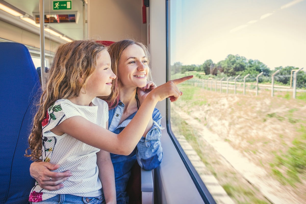 Occuper les enfants en bus ou en train