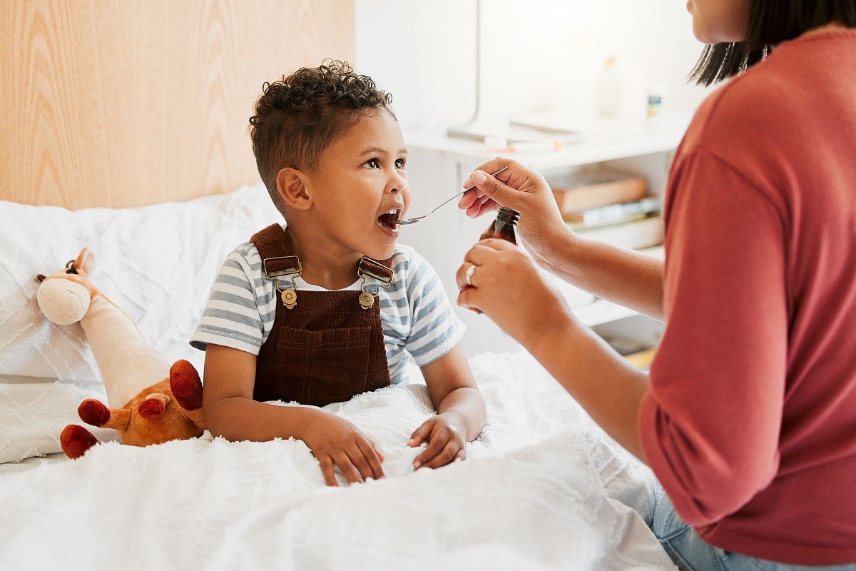 Prendre des médicaments pour enfants en voyage