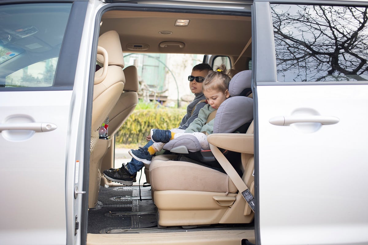 Un trajet en voiture éducatif pour les enfants