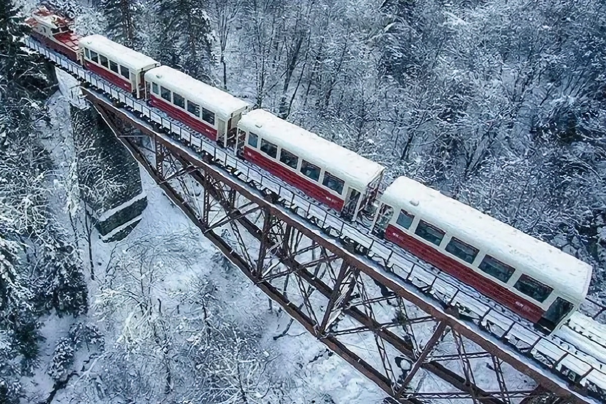 Le pont Eiffel sur la rivière Tsemistskali