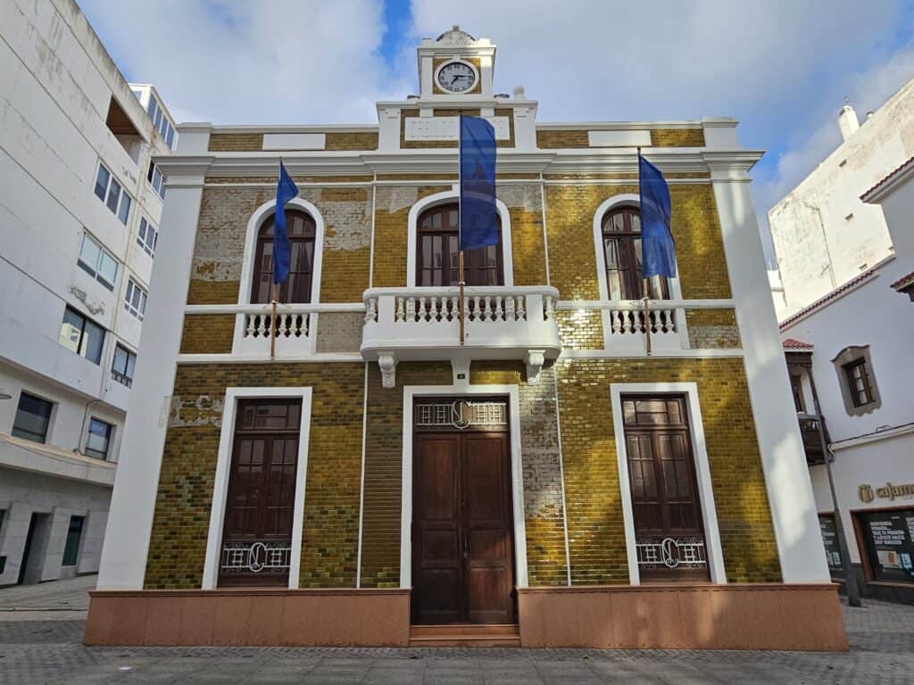 Casa Amarilla