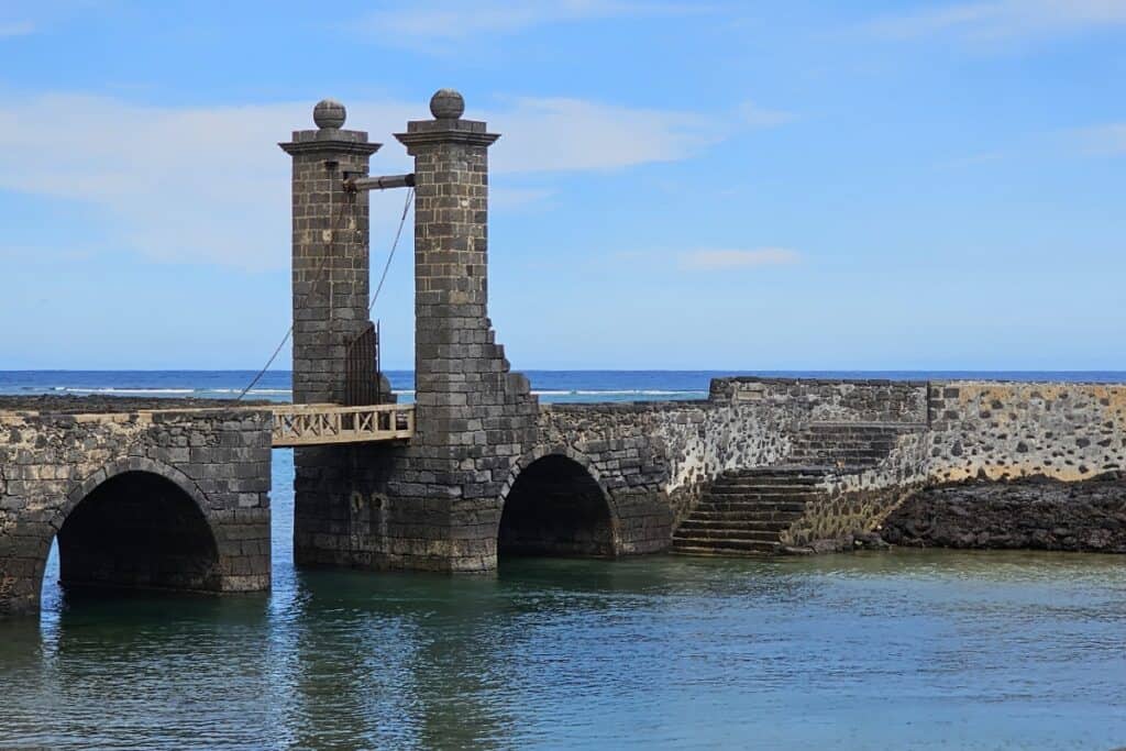 pont de las bolas arrecife