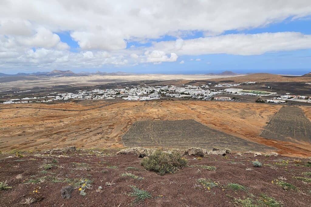 vue sur Teguise depuis le musée de la piraterie