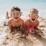 enfants à la plage à Lanzarote