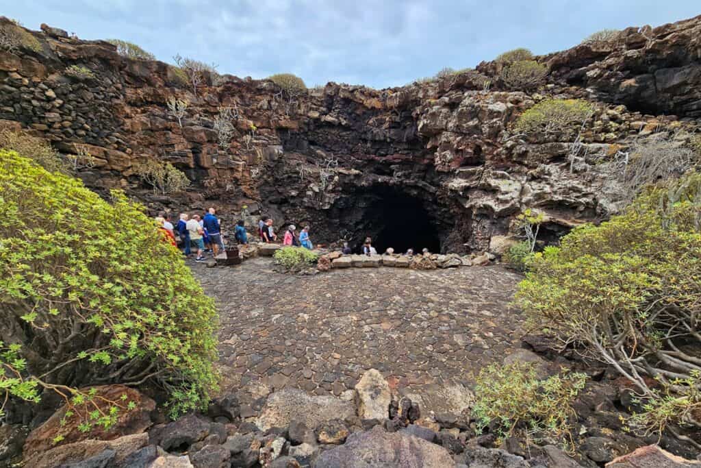 entrée de la grotte cueva de los verdes