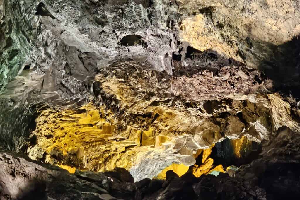 lumière dans la cueva de los verdes