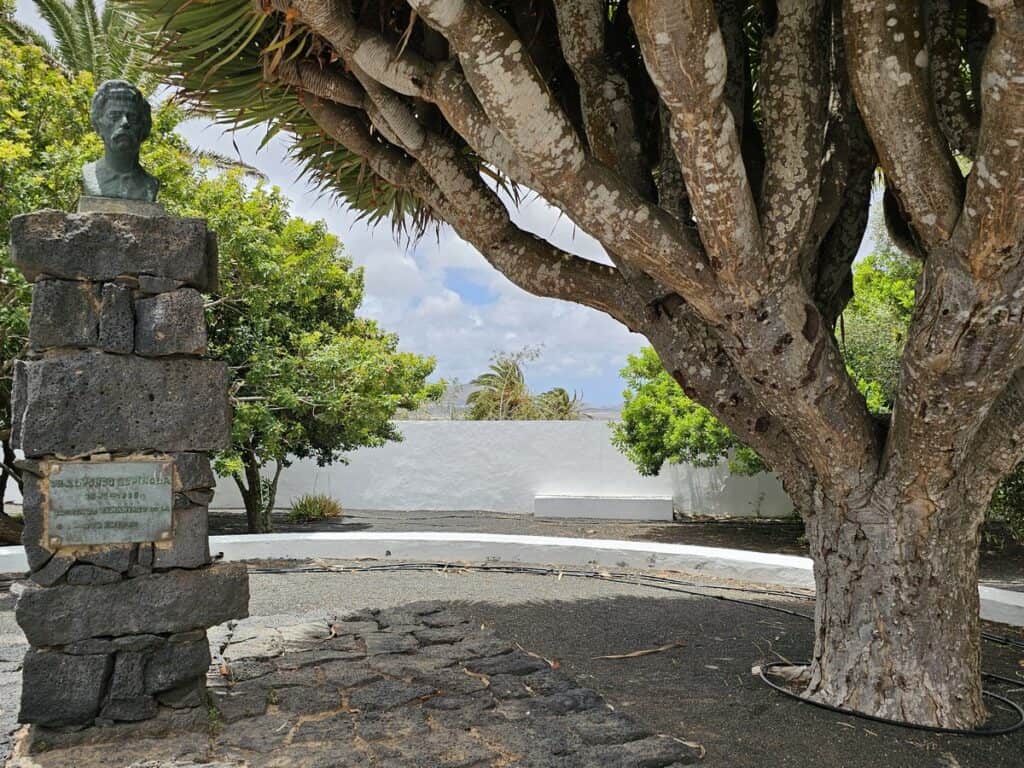 monument à Alfonso Espinola