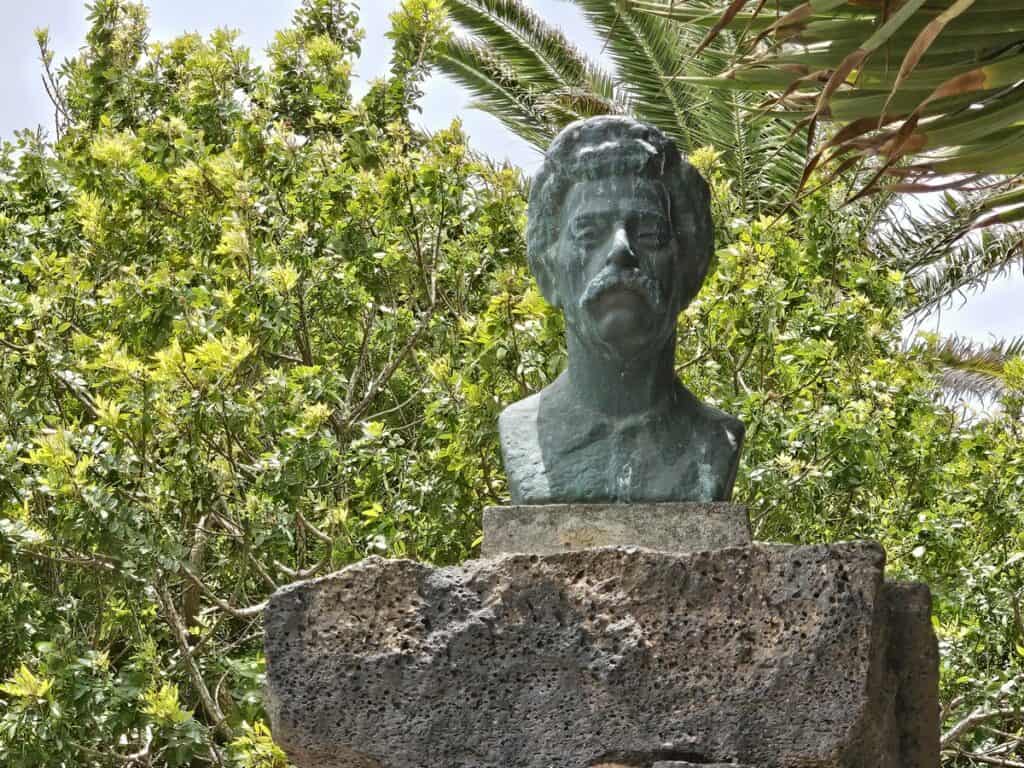 monument à Alfonso Espinola