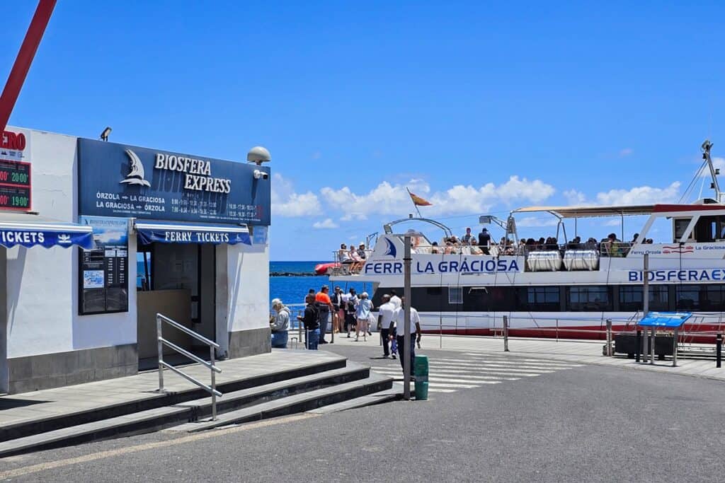 ferry à Orzola