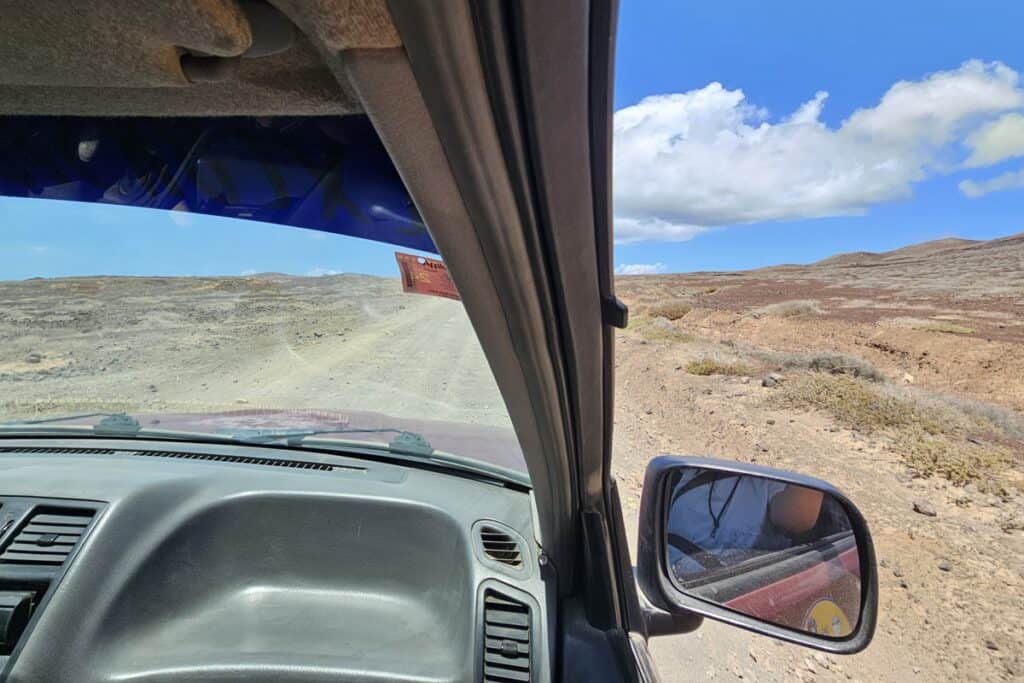 4x4 sur une piste de LaGraciosa