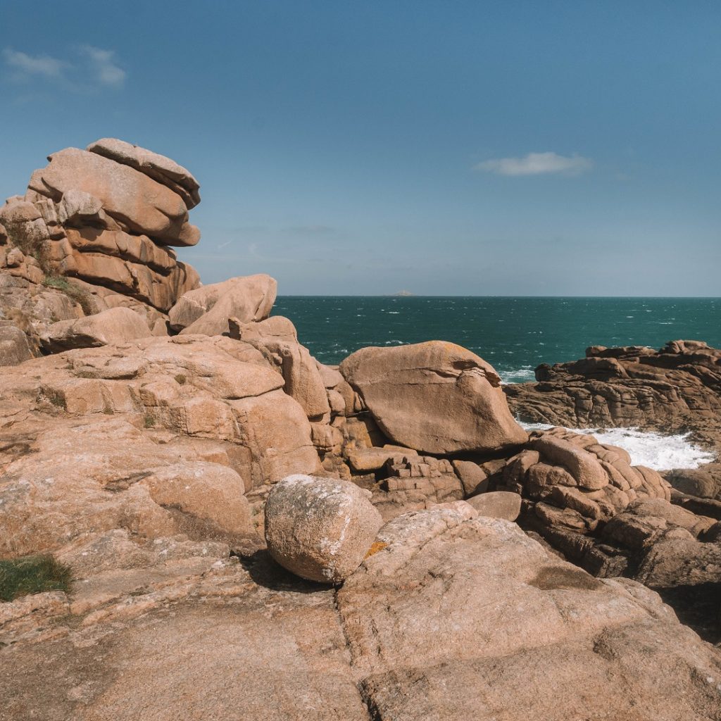 Visiter Ploumanac'h : Les Rochers, Le Phare, La Plage, La Ville...