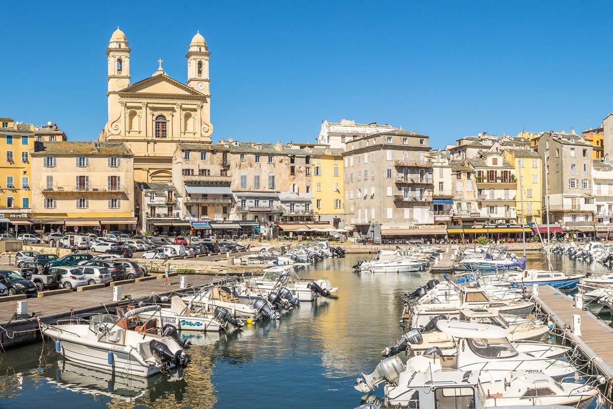 Vieux port de Bastia : le charme de la vieille ville