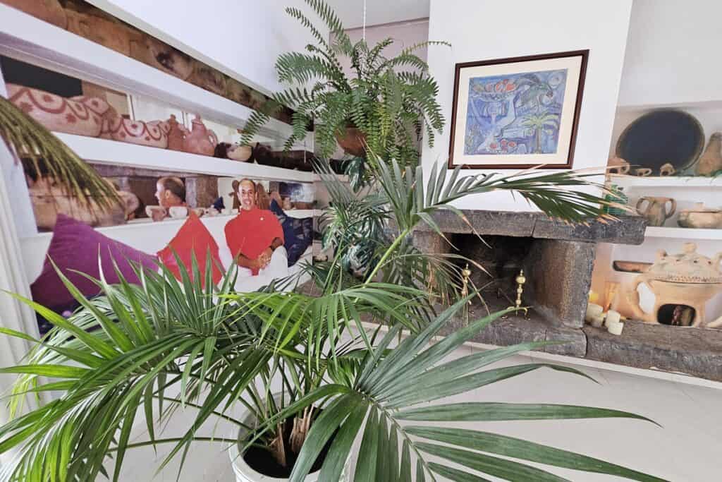 intérieur fondation césar manrique