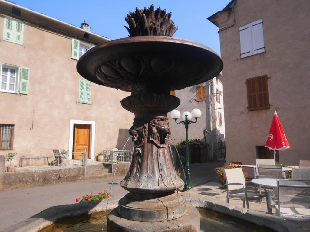 fontaine lion la porta