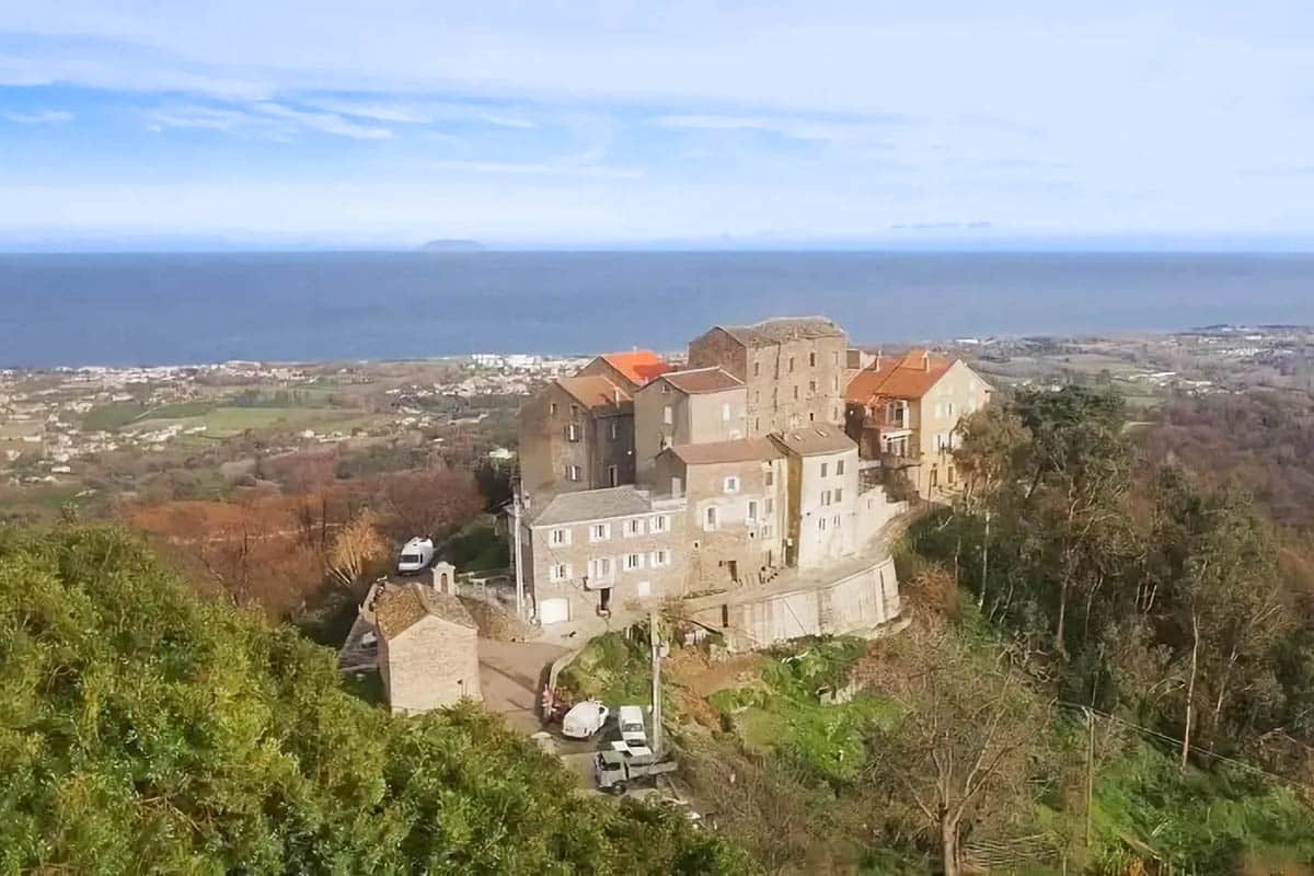 Les villages perchés de la Costa Verde : de Cervione à Talasani