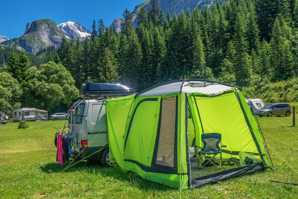 Fuir la foule des plages grâce au camping en Savoie