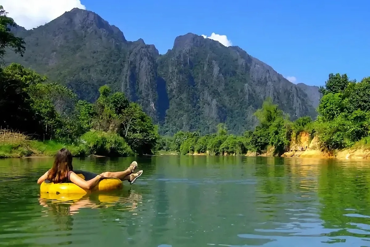 Tubing à Vang Vieng : 4h00 de glisse sur la rivière Nam Song