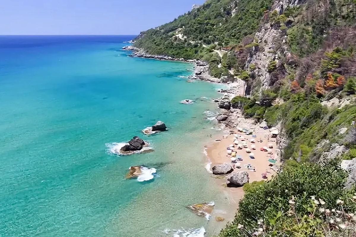 Plage de Mirtiotissa : une belle plage (nudiste) de Corfou