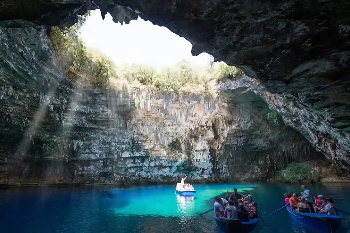 La grotte (et le lac) de Melissani sur l’île de Céphalonie