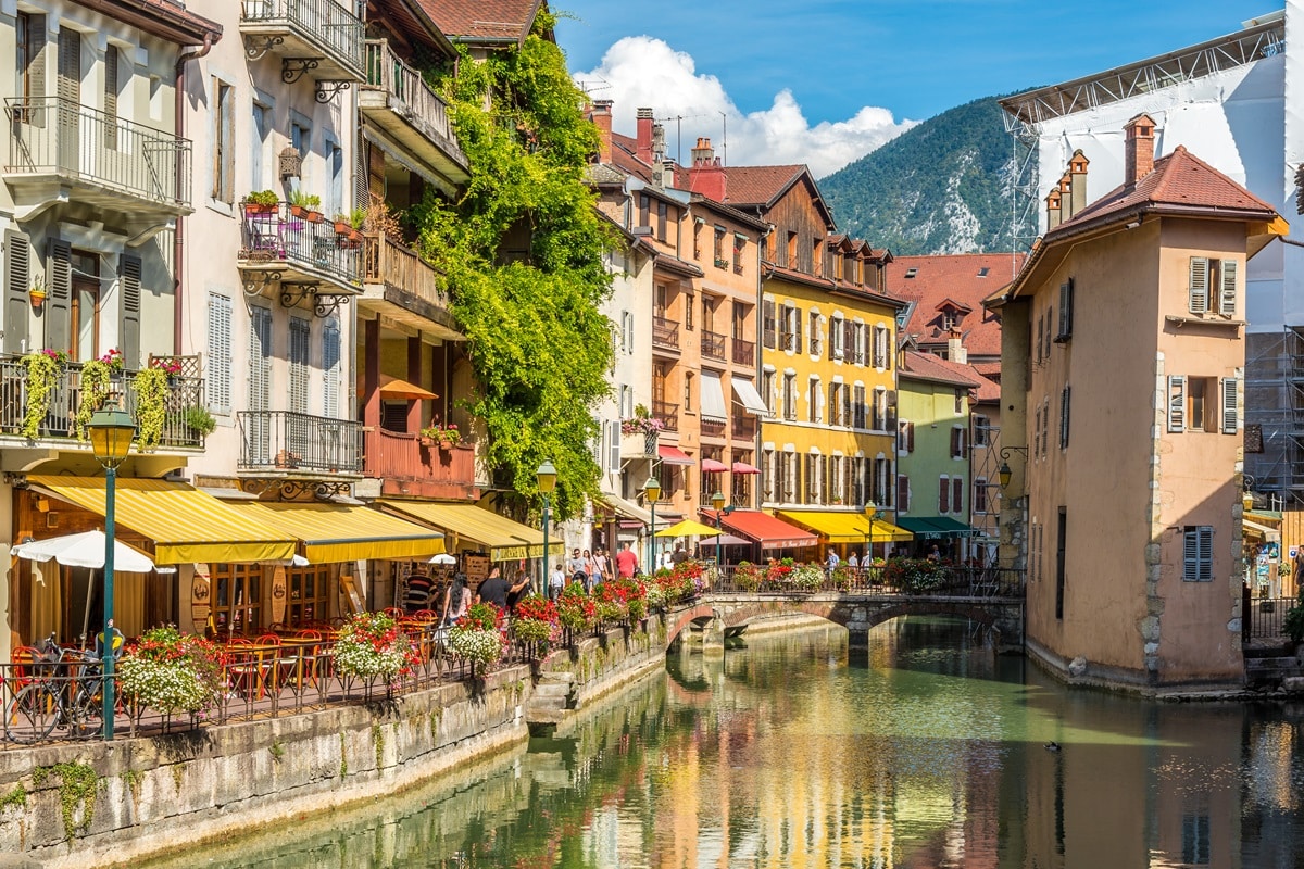 Découvrir Annecy à pied, sur l’eau et… dans les airs !