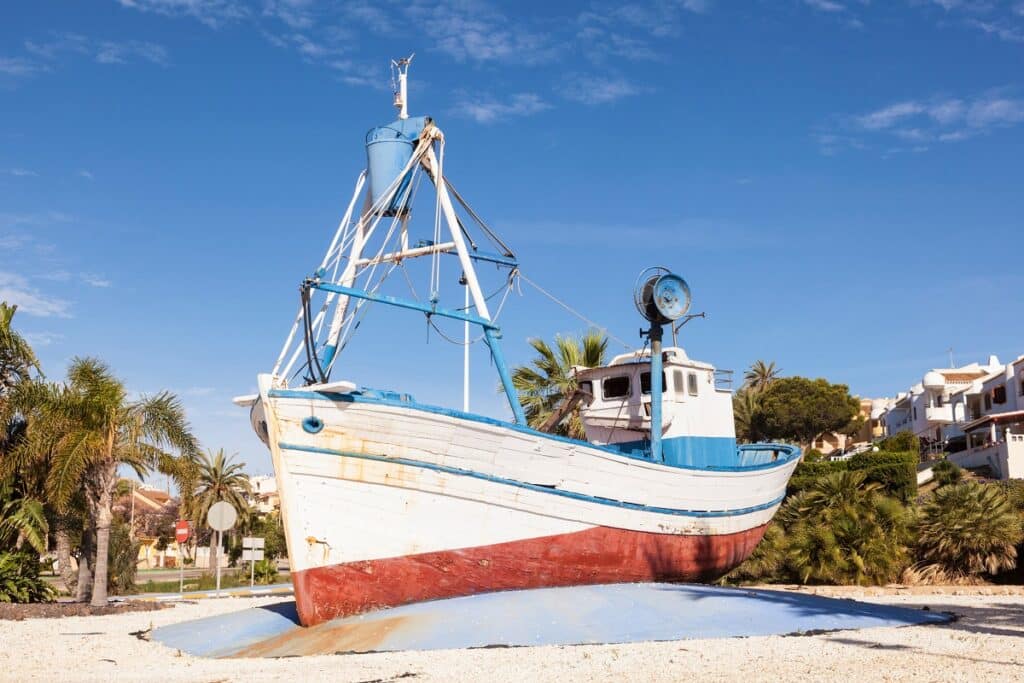 bateau sur rond point