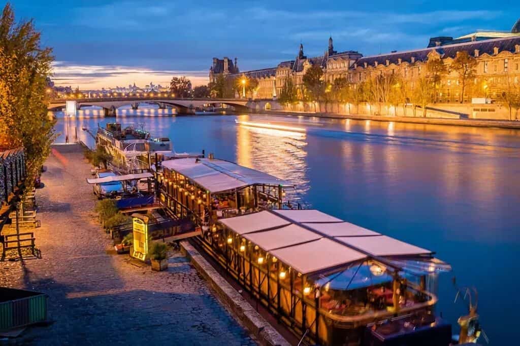 restaurant en bord de seine à Paris