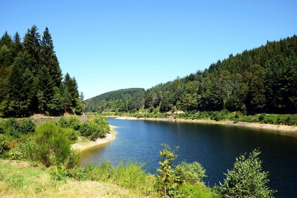 lac dans le parc naturel du Pilat