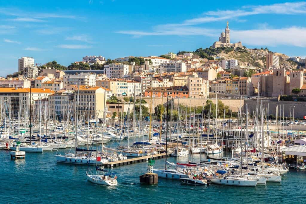 vue sur le port de Marseille et Notre Dame de la Garde