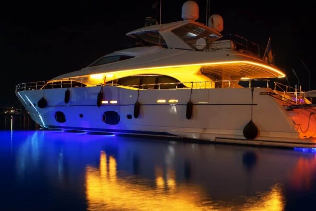yacht de croisière de luxe