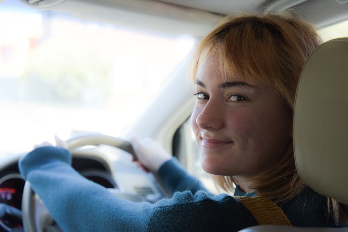 choisir une assurance jeune conducteur pour road trip à l'étranger