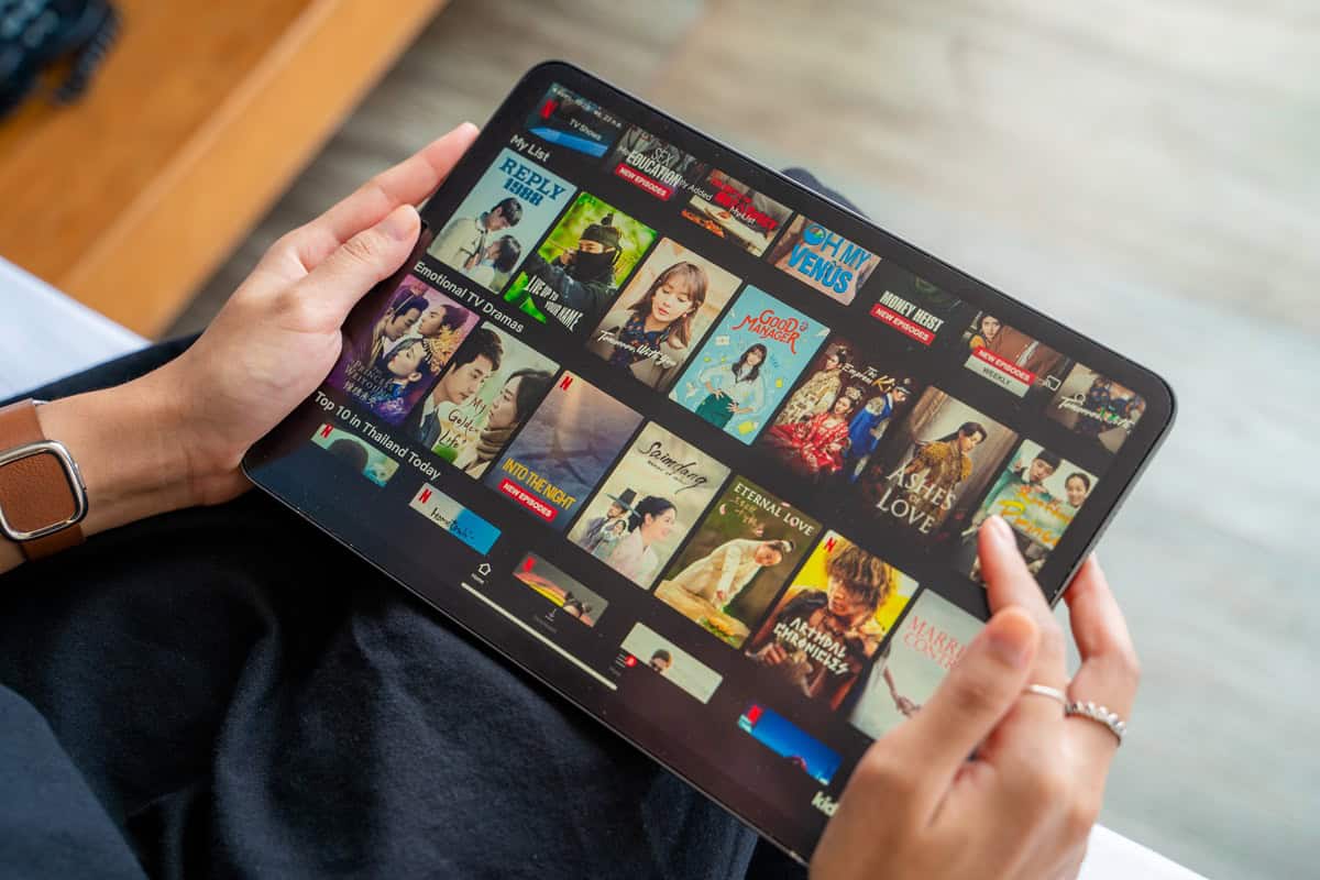 regarder netflix en voyage conseils