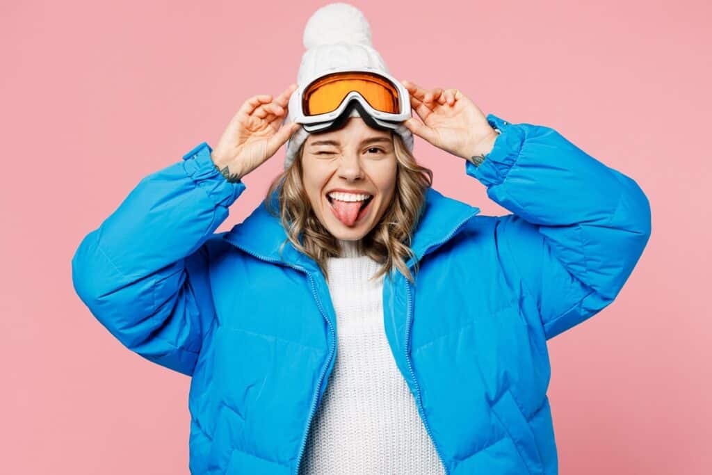 femme en tenue de ski