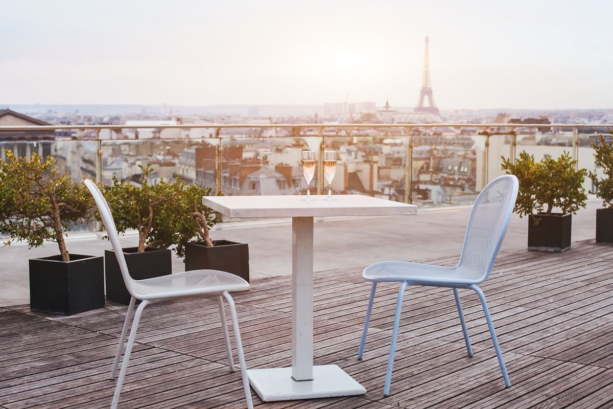 rooftop avec vue sur la tour Eiffel