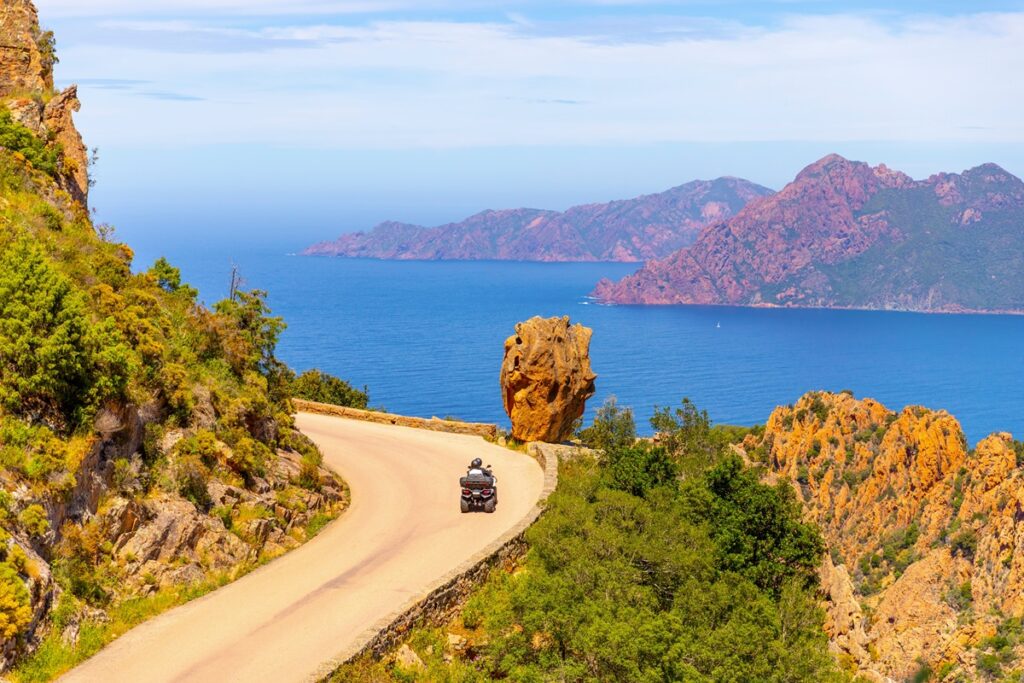 quad sur une piste en Corse