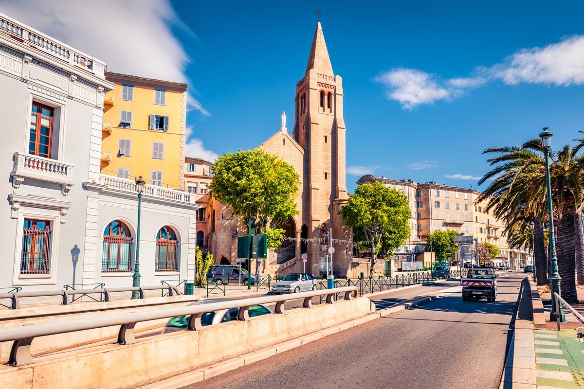 Louer une voiture à Bastia : conseils pour bien choisir