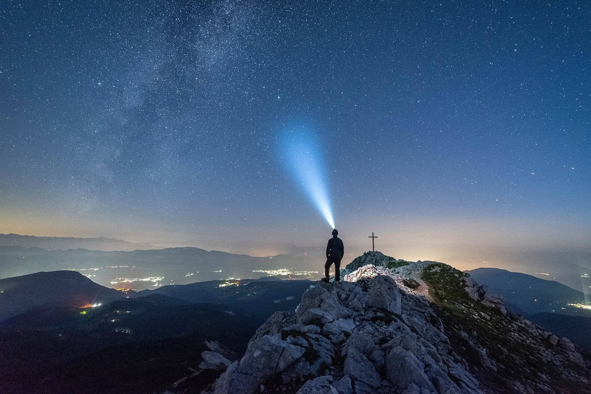 5 critères pour choisir la lampe de poche ou la lampe frontale de bivouac parfaite