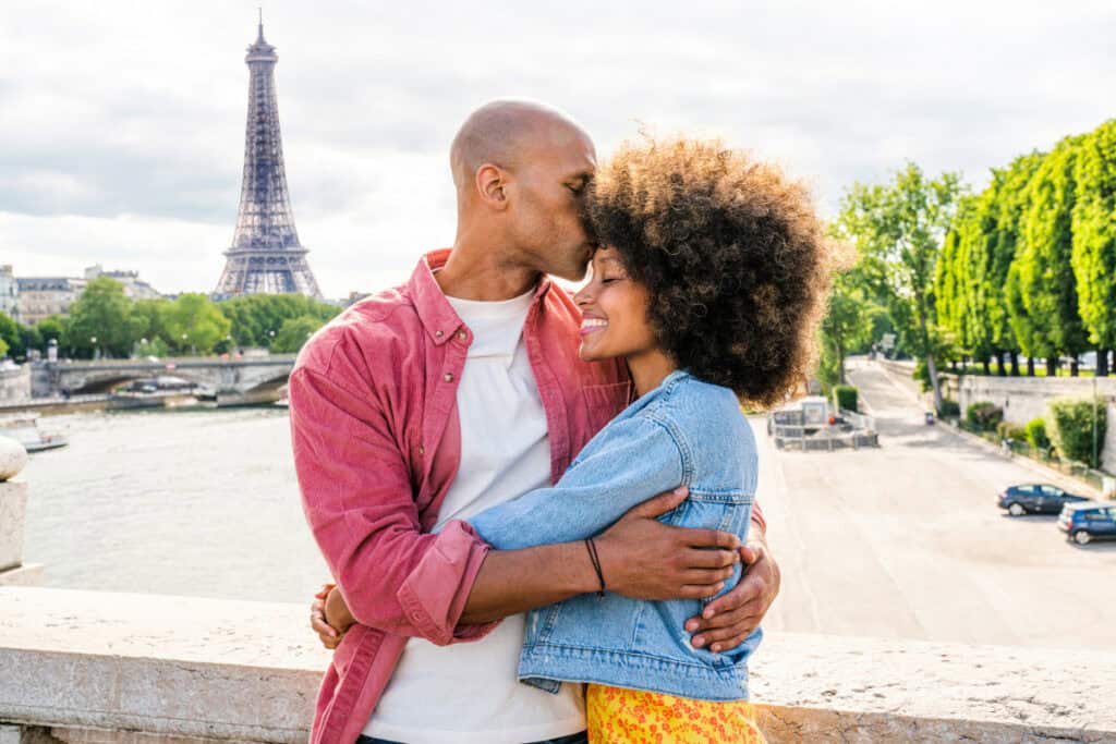 couple amoureux à Paris