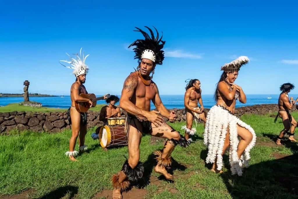 danseurs traditionnels sur l'île  de Pâques