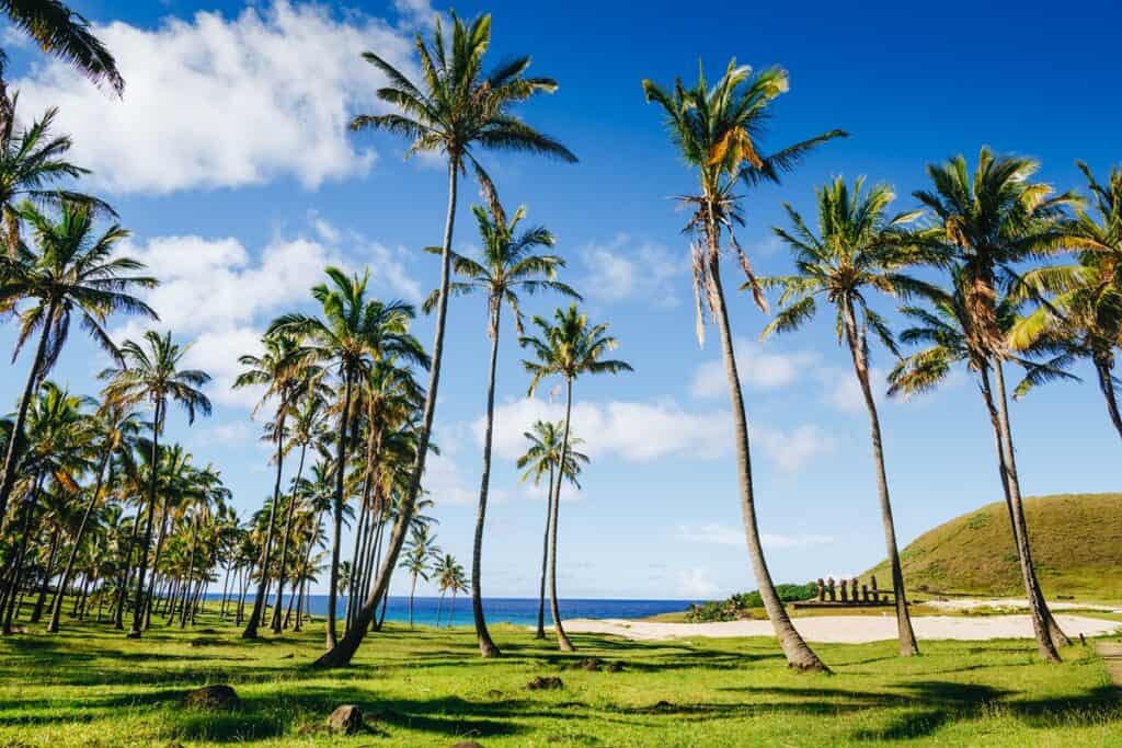 Plage d'Anakena et Ahu Nau Nau sur l'île de Pâques