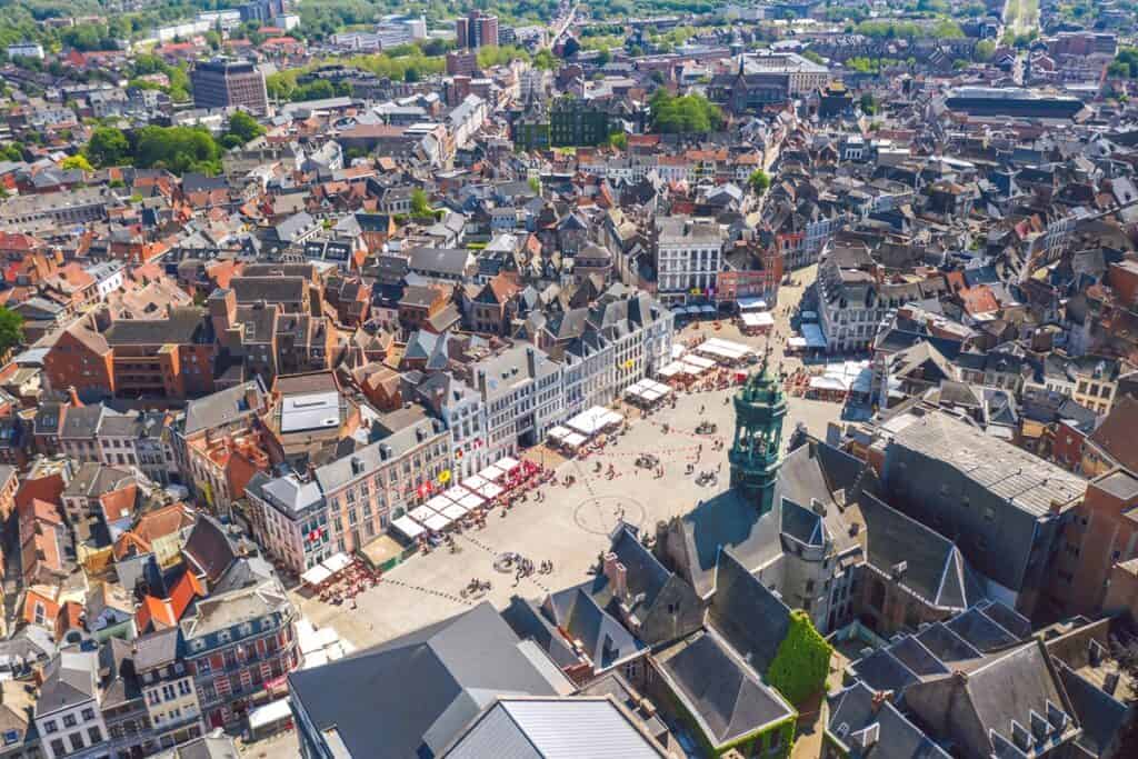 la place de Mons vue du ciel