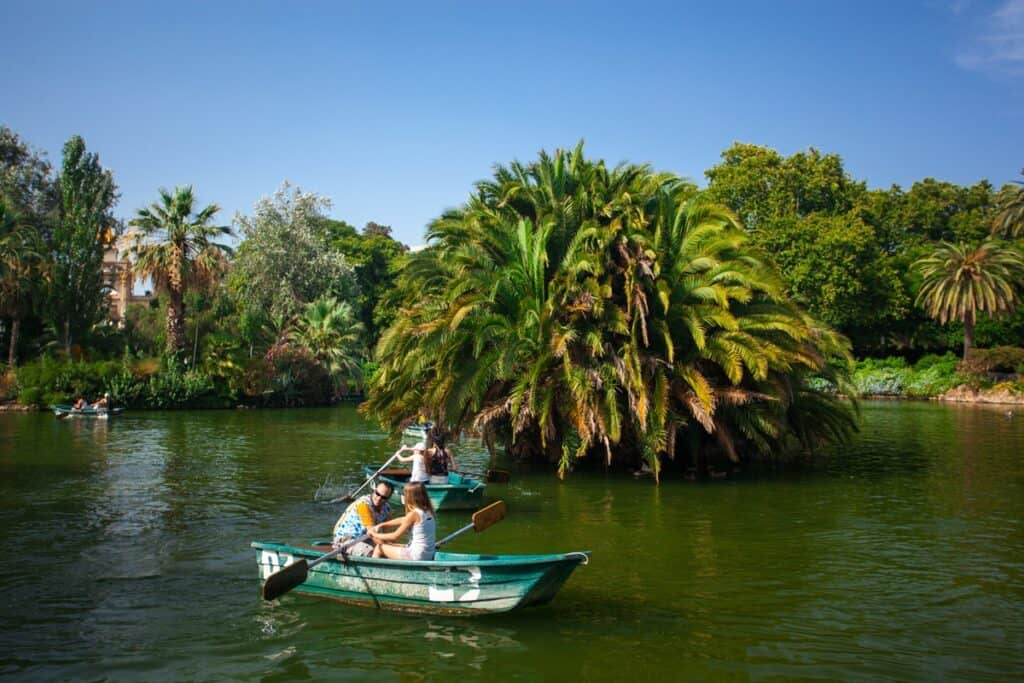 barque dans le parc Ciutadella à Barcelone