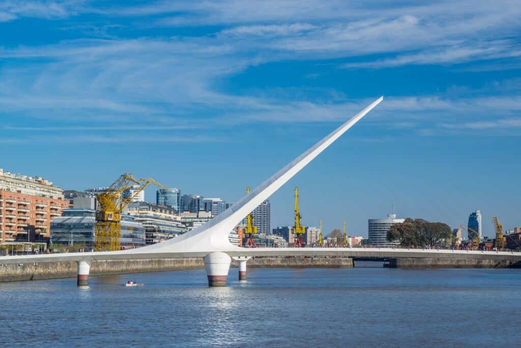 Puerto Madero puente mujer