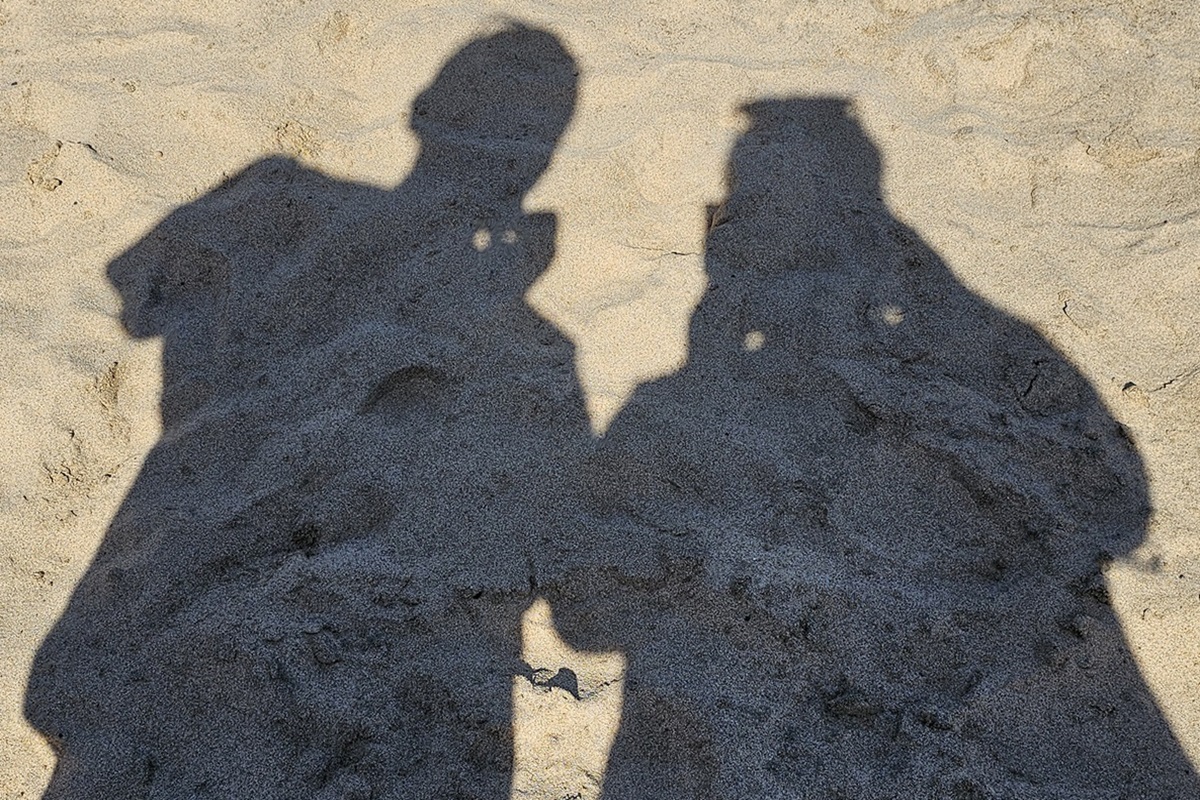 silhouettes dans le sable